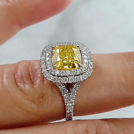 Кольцо-гала с желтым бриллиантом огранки Кушон 2,09 ct