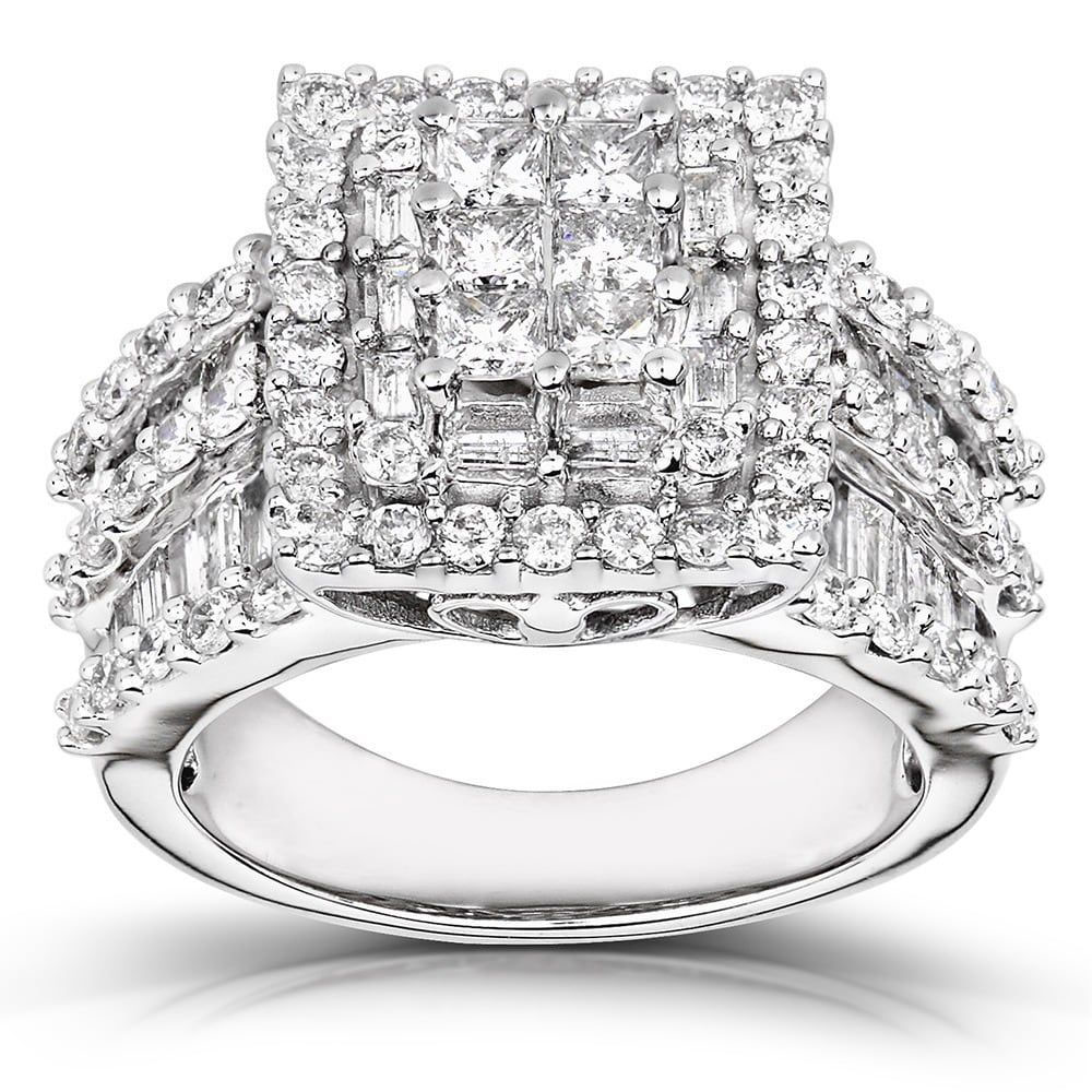 Взгляните на минималистичный дизайн кольца с кластером бриллиантов