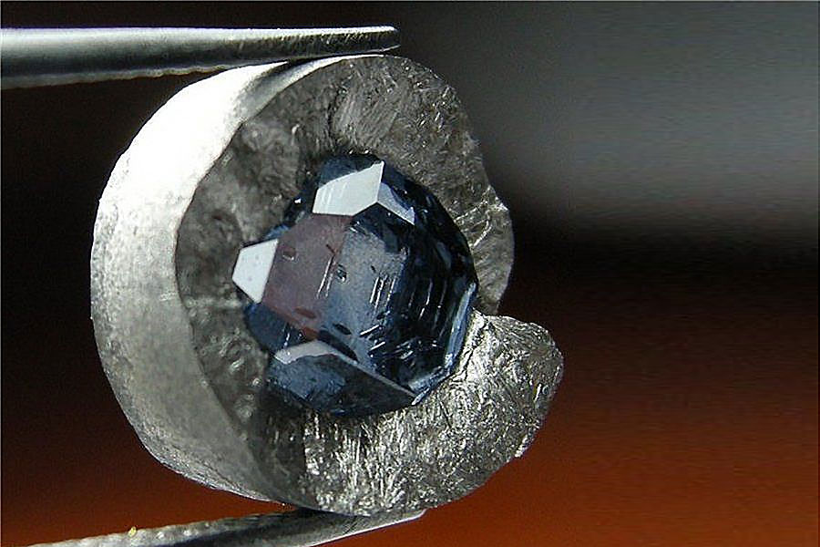 Кроме того, наличие атомов азота в структуре алмазе делают этот материал ценным для исследователей, изучающих квантовые вычисления.